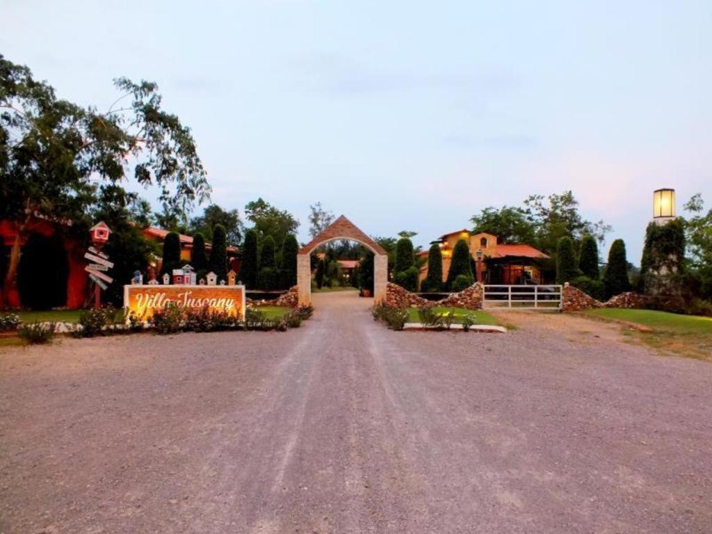 Villa Tuscany Country Resort Suan Phueng Exterior foto