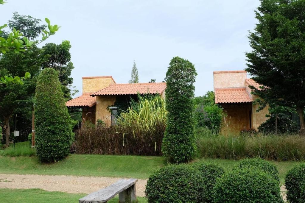 Villa Tuscany Country Resort Suan Phueng Exterior foto